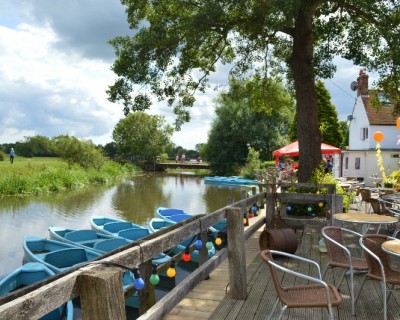 Weddings at The Anchor Inn, Lewes. Wedding flowers Brighton